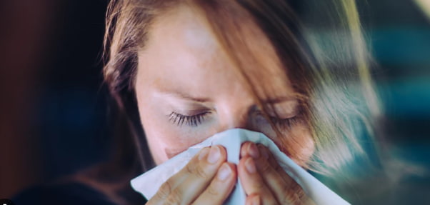 child sleeping humidifier room