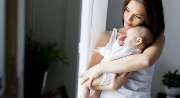 comfortable postpartum wardrobe style